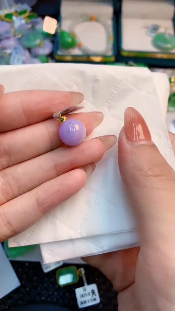 翡翠18K金镶嵌颈饰           1`