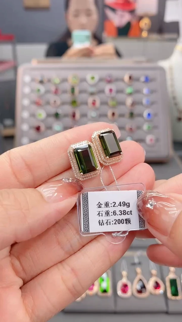 18K金镶嵌耳饰碧玺6.38配钻