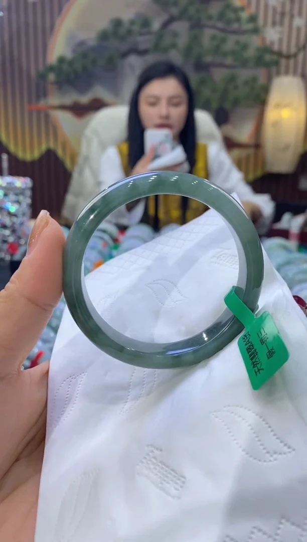 【闪购商品】翡翠手镯未镶嵌多人00448