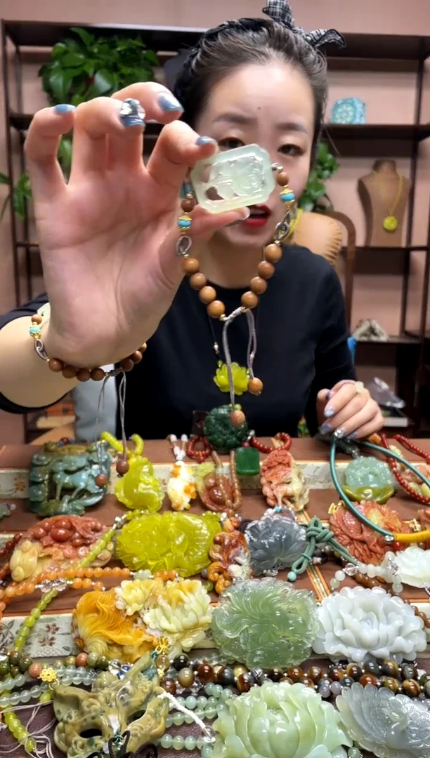 未镶嵌岫玉吊坠多样性发货发其中之一