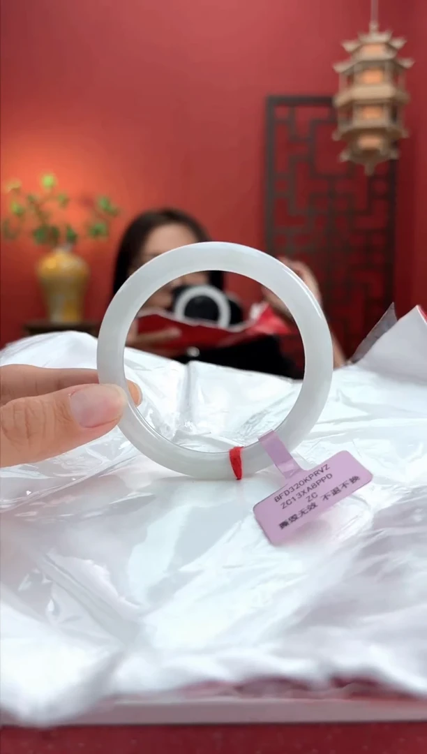 未镶嵌手镯（圆镯）翡翠翡翠手镯4