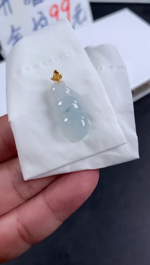 颈饰18K金镶嵌翡翠健**条翡翠