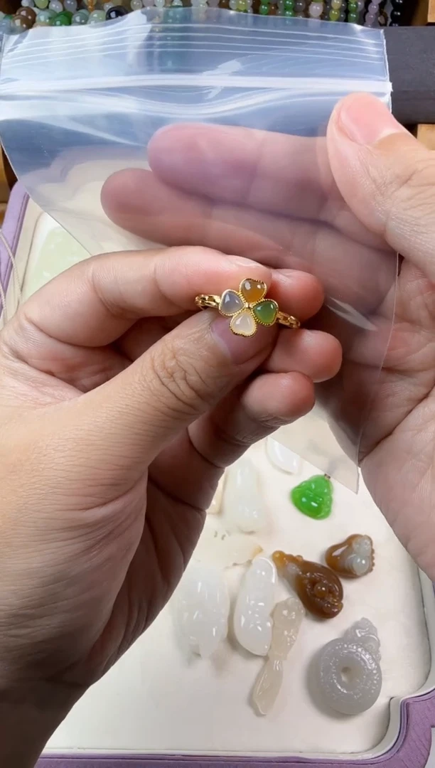 颈饰银S925镶嵌和田玉阳**媚戒指