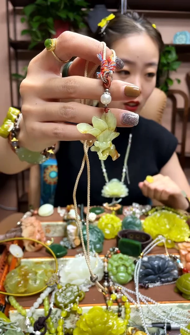 未镶嵌岫玉吊坠·