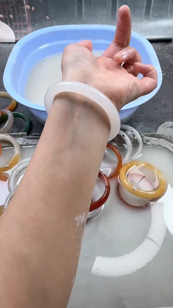 【闪购商品】石英质玉手镯未镶嵌134