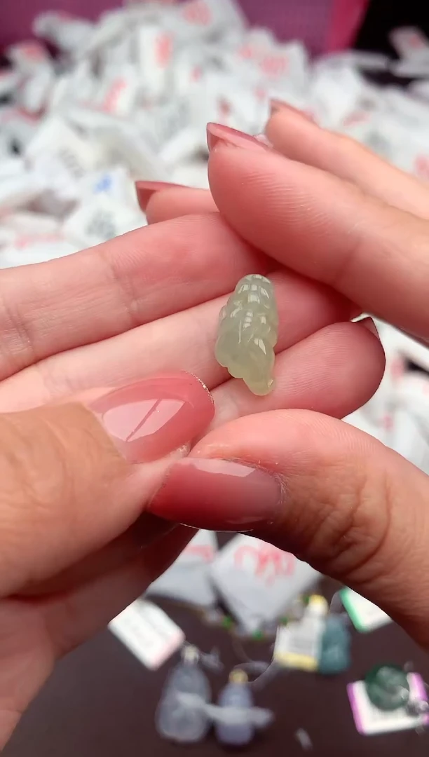 【闪购商品】翡翠挂件未镶嵌一