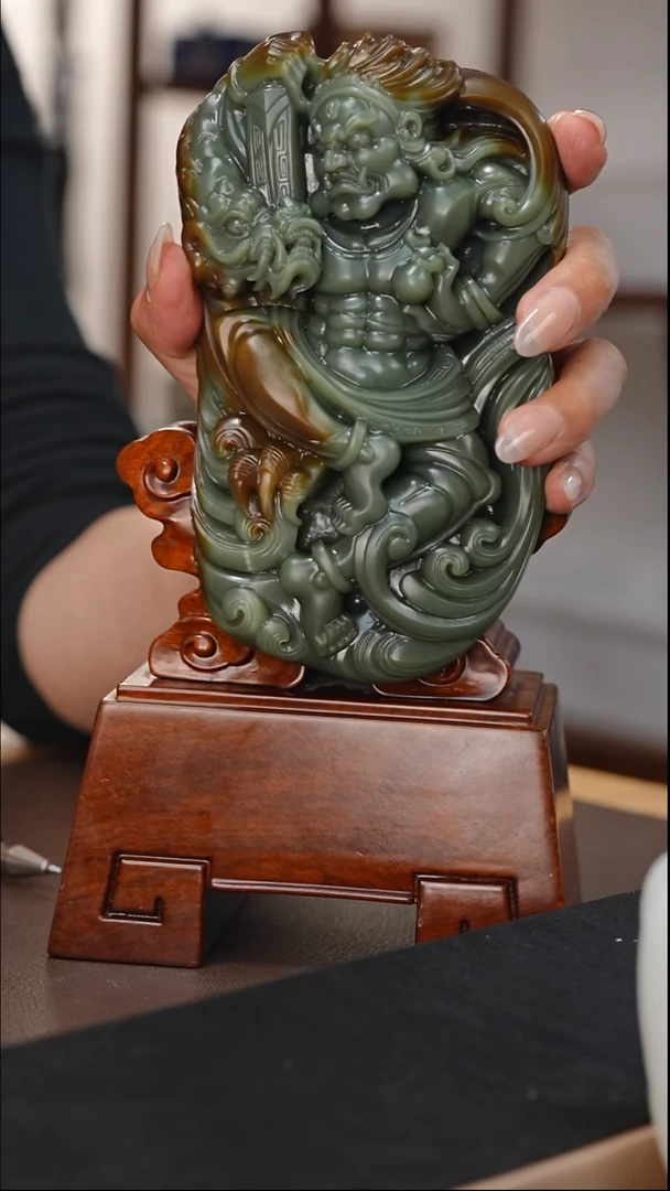未镶嵌和田玉摆件神**空和田玉