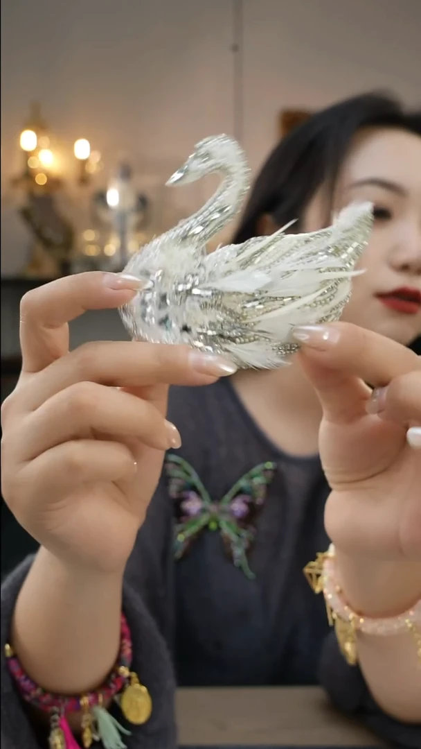 铜合金无多***代白色天鹅胸针