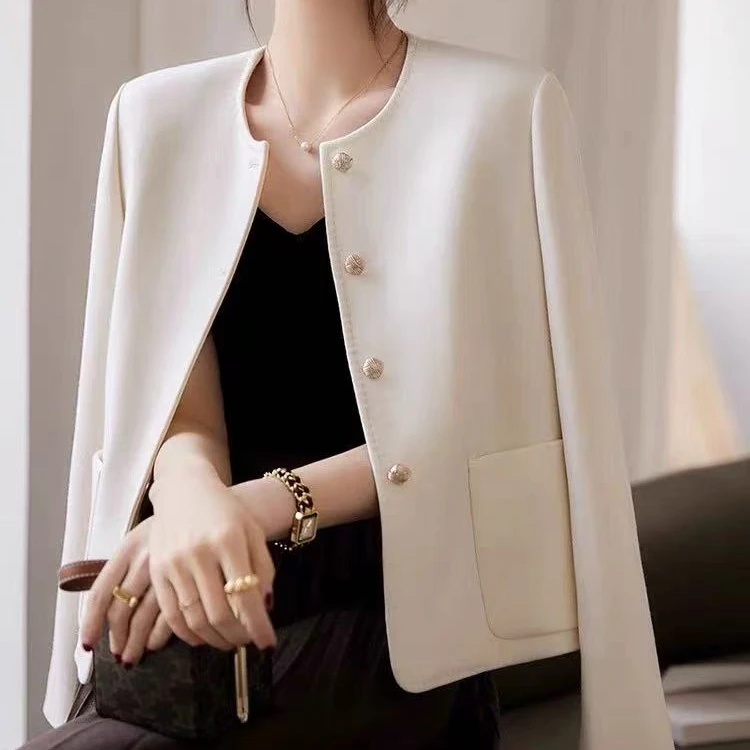 女短款短外套冬季圆领外套修身宽松小西装气质春秋白色显瘦