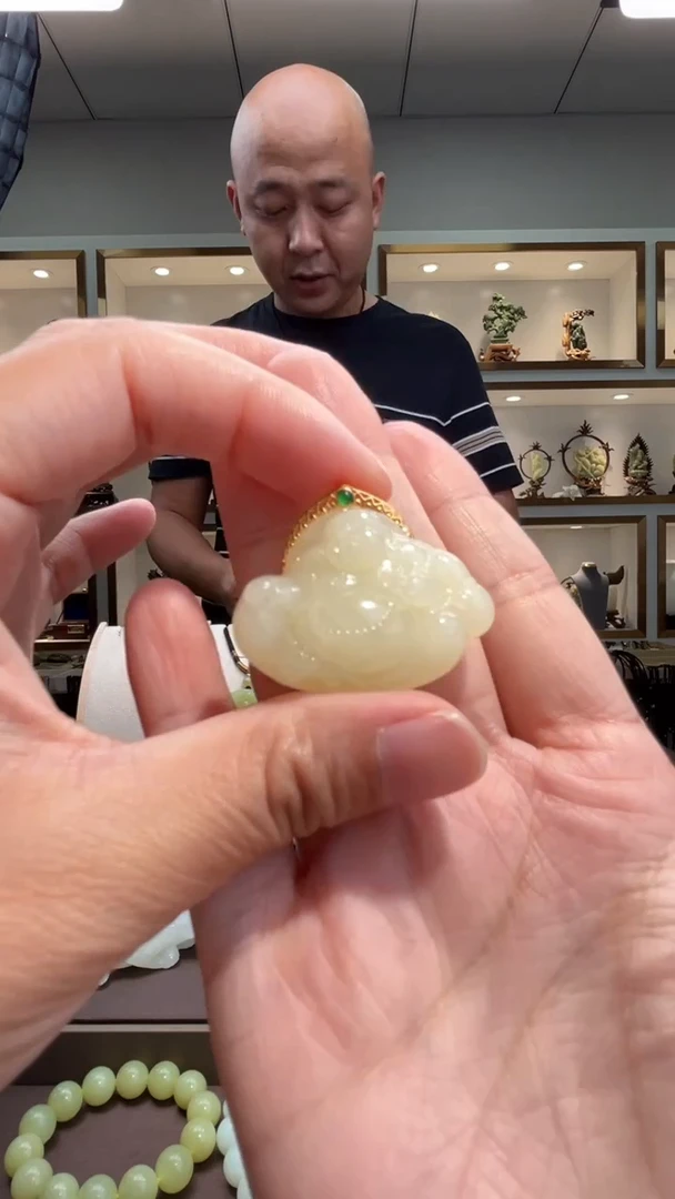 颈饰18K金镶嵌和田玉苏