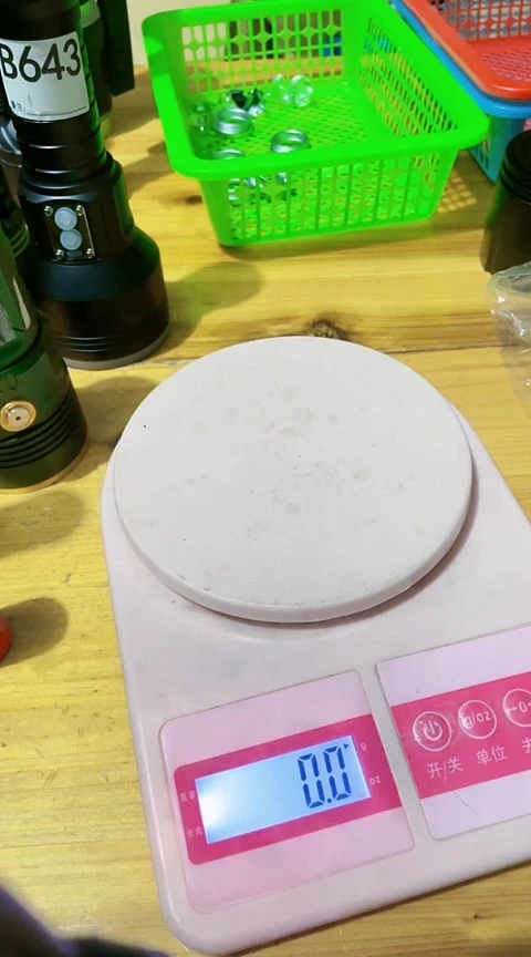 钣***王B677定焦强磁灯带电池5只 B678定焦5只不带电池