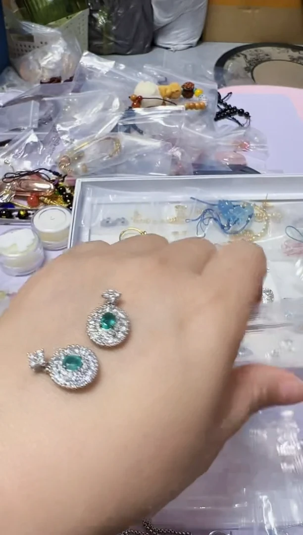 颈饰银S925镶嵌祖母绿1111M012多样性发一