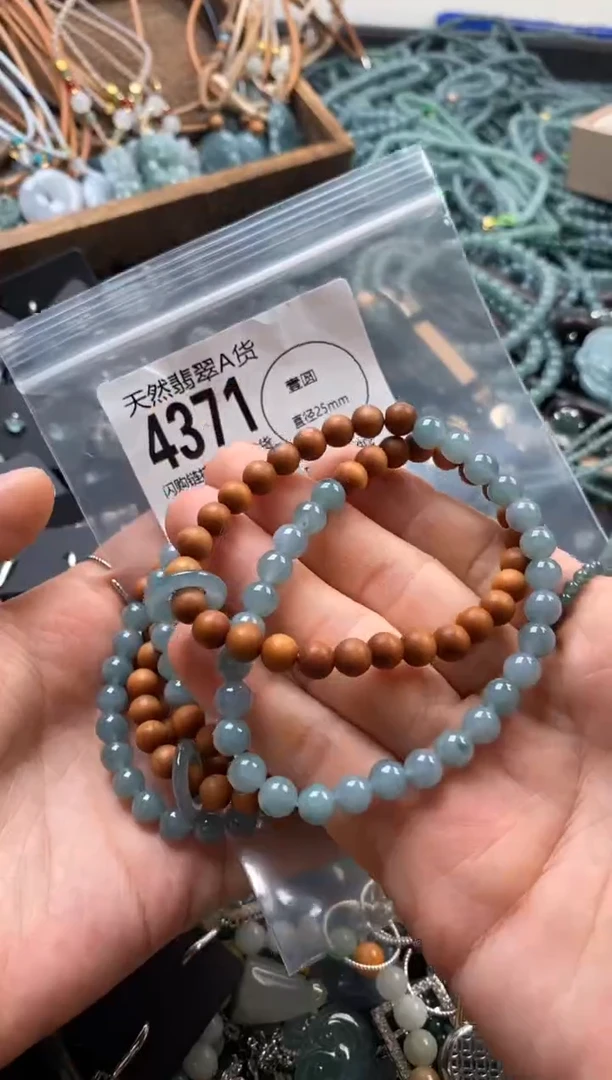 翡翠未镶嵌颈饰多样性发其一4371