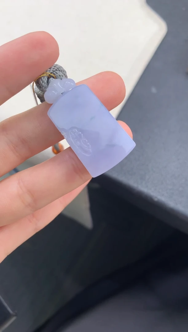 颈饰未镶嵌翡翠退货需吊牌标签完好