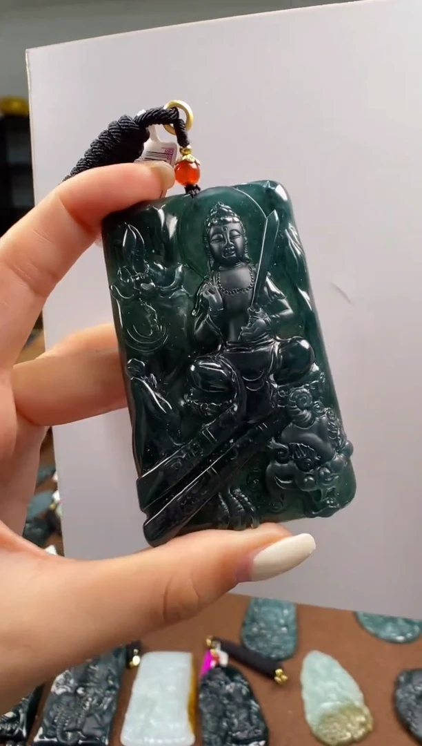 颈饰未镶嵌翡翠 多样性发其一