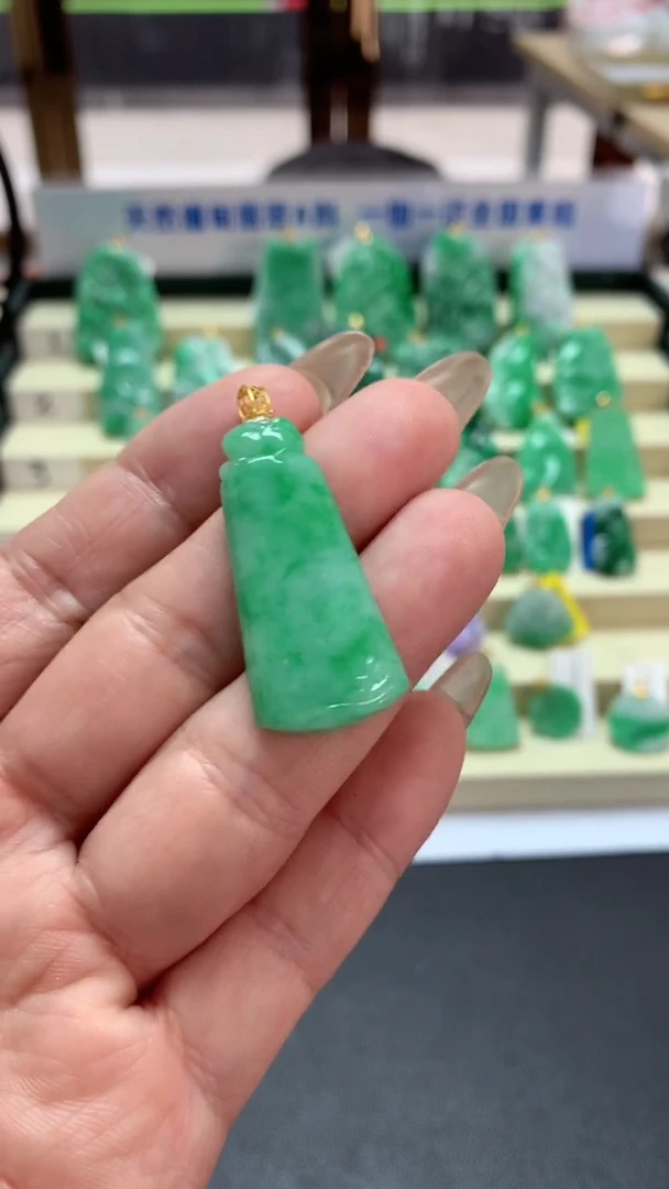 【闪购商品】翡翠吊坠(不含链)18K金镶嵌挂件