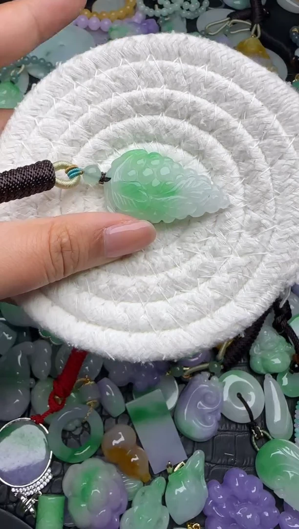 颈饰未镶嵌翡翠缅甸翡翠吊坠