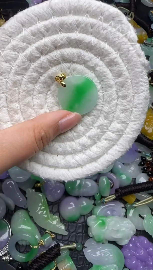 颈饰未镶嵌翡翠缅甸翡翠吊坠