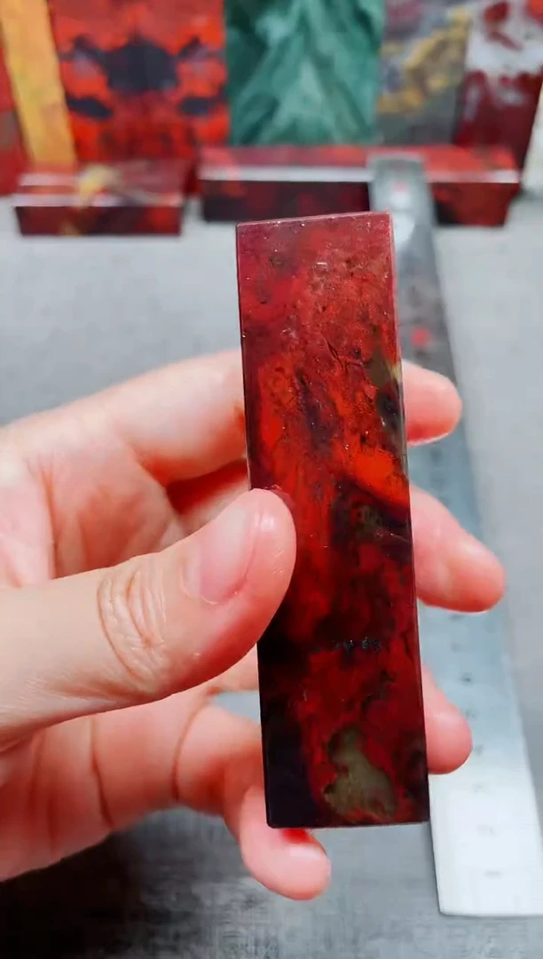 玉桂林鸡血玉石素章2.0左右红3