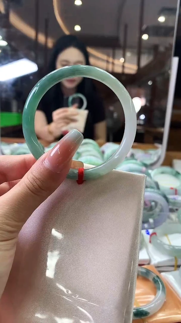 翡翠手镯未镶嵌带色冰圆条 55 56 2