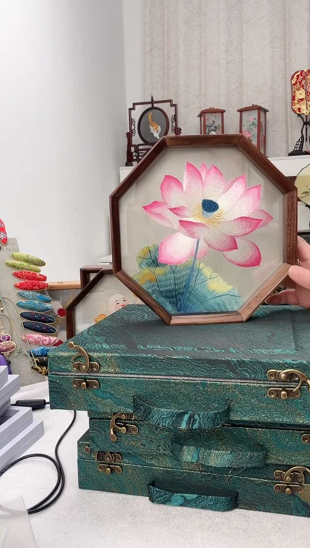 扇子苏绣作品手工摆台