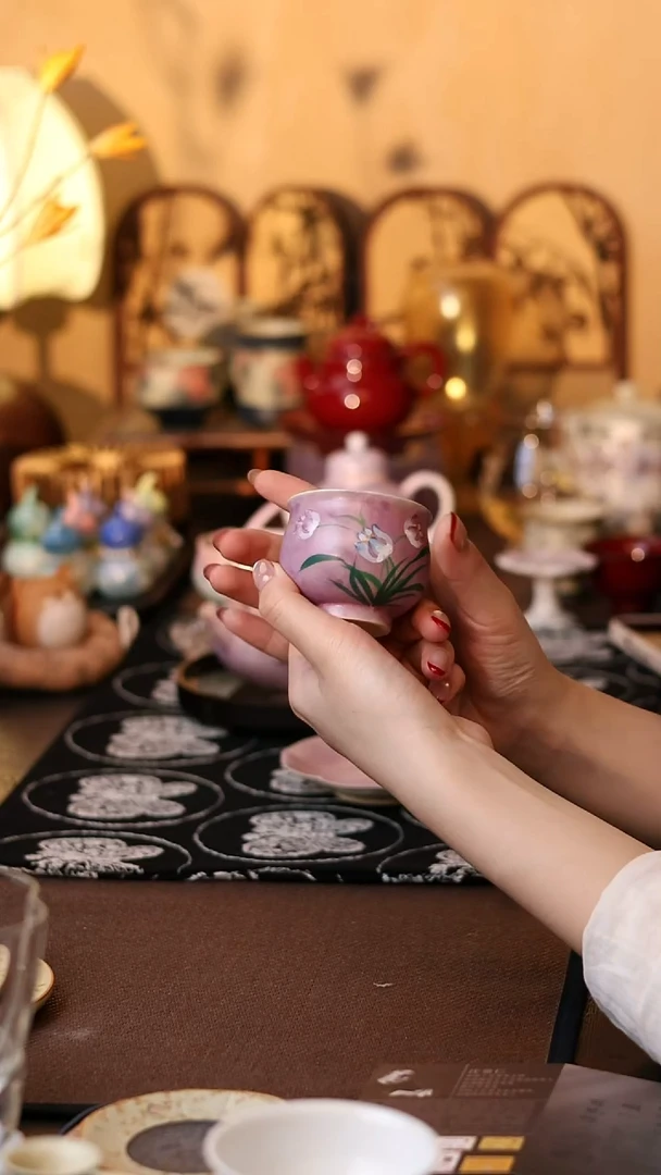 手绘郁金香大肚杯