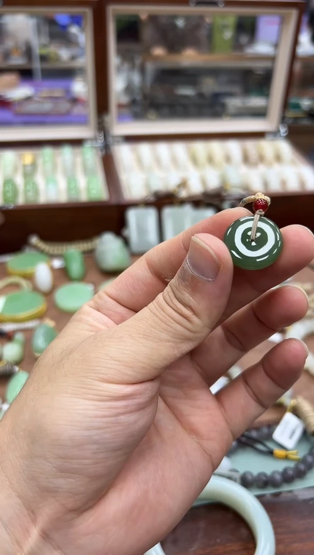 颈饰未镶嵌和田玉平安扣