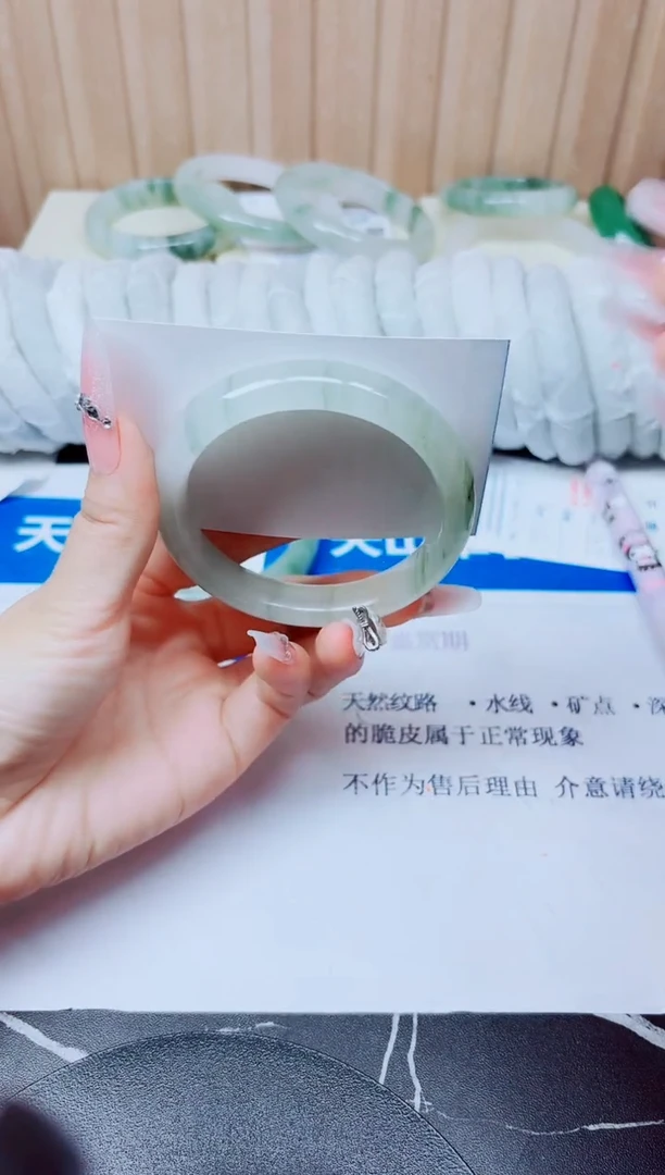 石英质玉手镯未镶嵌123/58.2