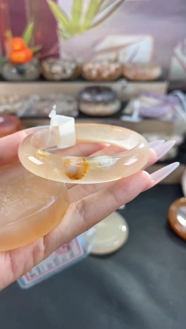 未镶嵌手镯石英质玉56