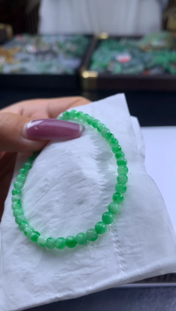 未镶嵌定制翡翠查***吧翡翠