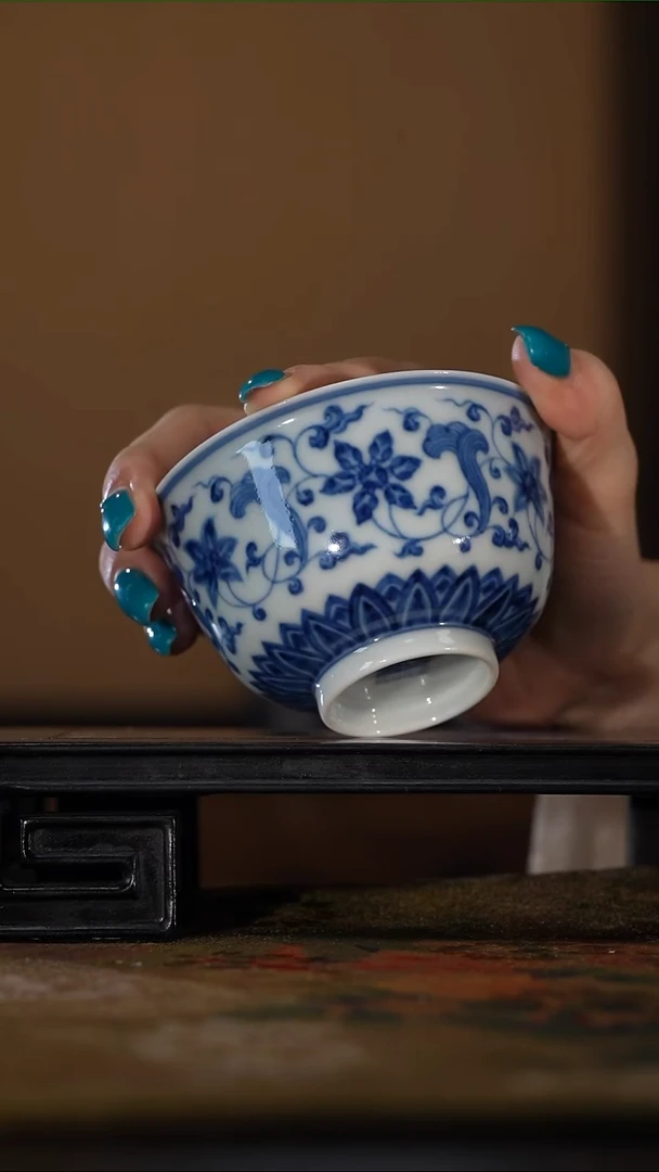 古官慕明青花缠枝花卉杯