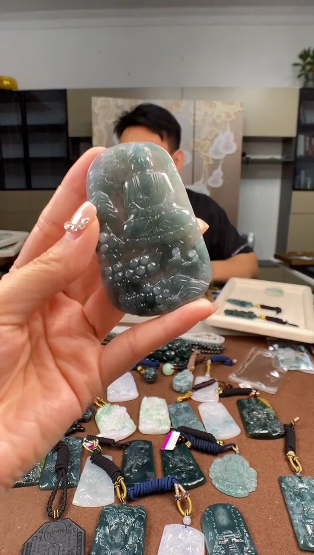 颈饰未镶嵌翡翠多样性发其一