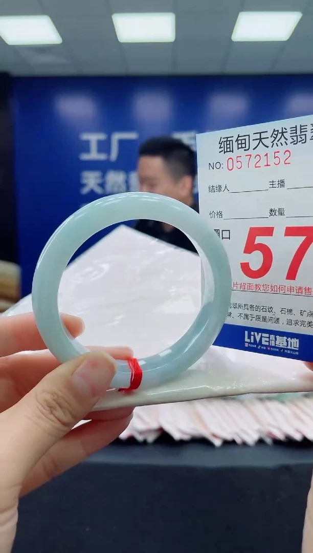 未镶嵌手镯翡翠天然翡翠手镯