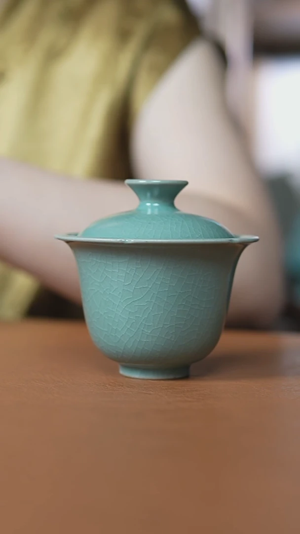 瓷片仿古翡翠绿釉两才葵口盖碗