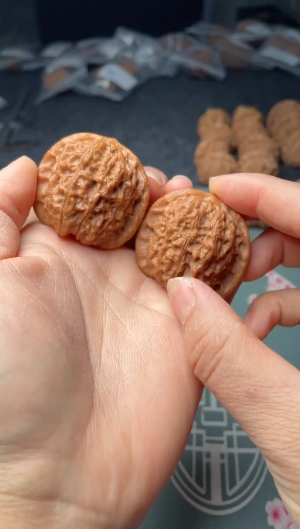 把件文玩核桃w106  血麒麟 42尺