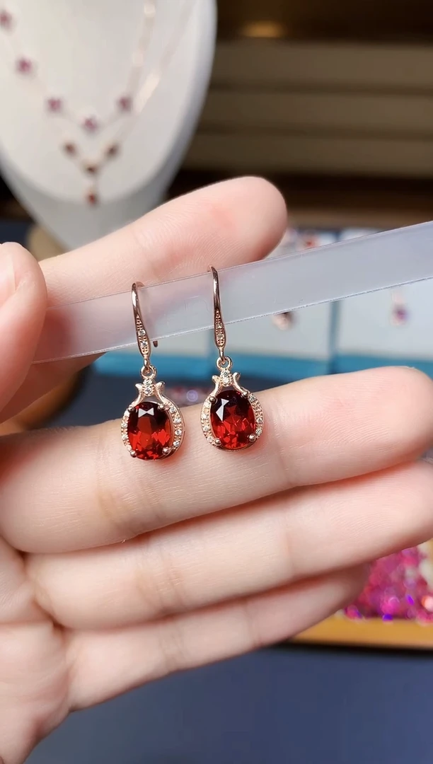 银S925镶嵌耳钩石榴石天然