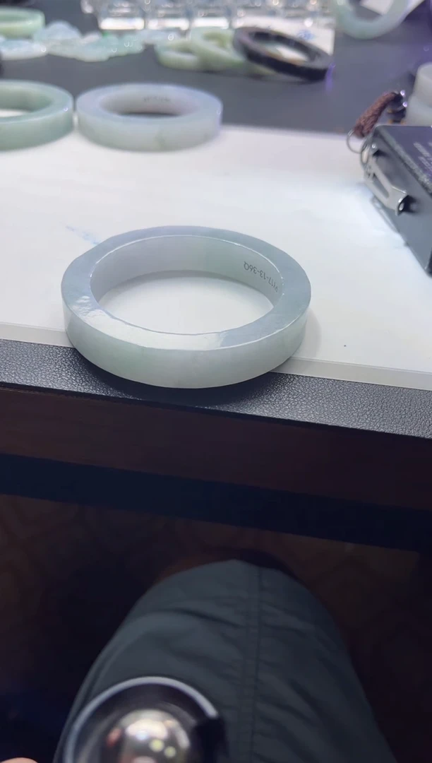 未镶嵌手镯定制翡翠手镯