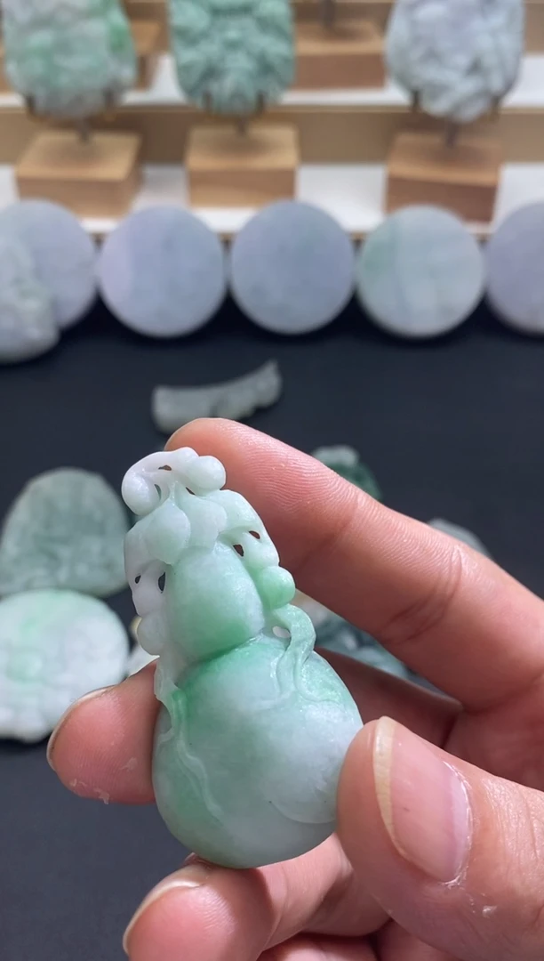 未镶嵌定制翡翠心**你毛货抛光不退不换