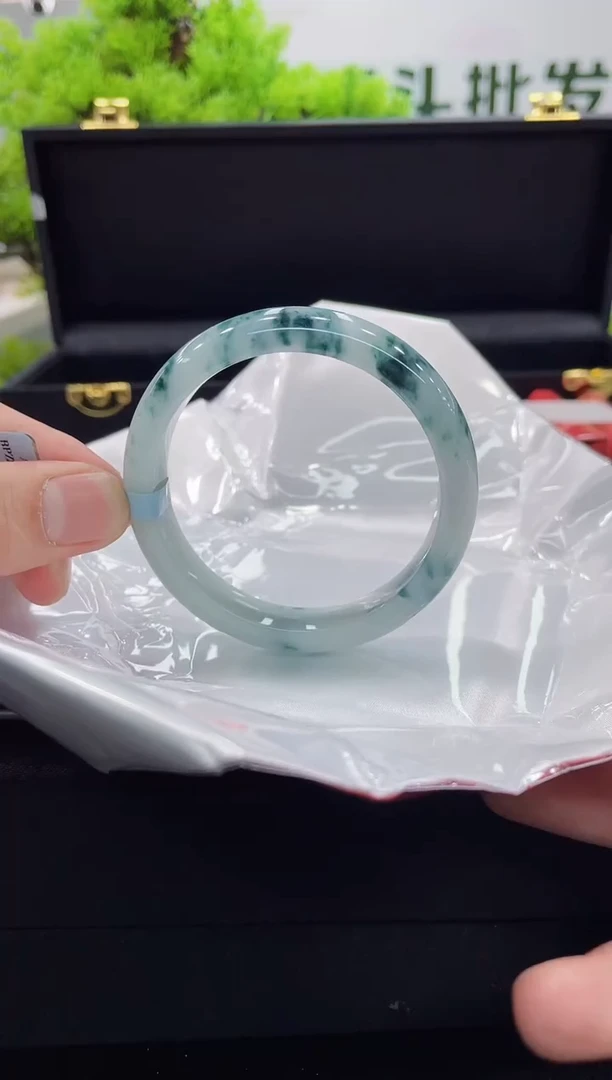 【闪购商品】翡翠手镯未镶嵌手镯