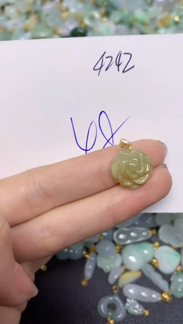 【闪购商品】翡翠颈饰18K金镶嵌天然翡翠A货