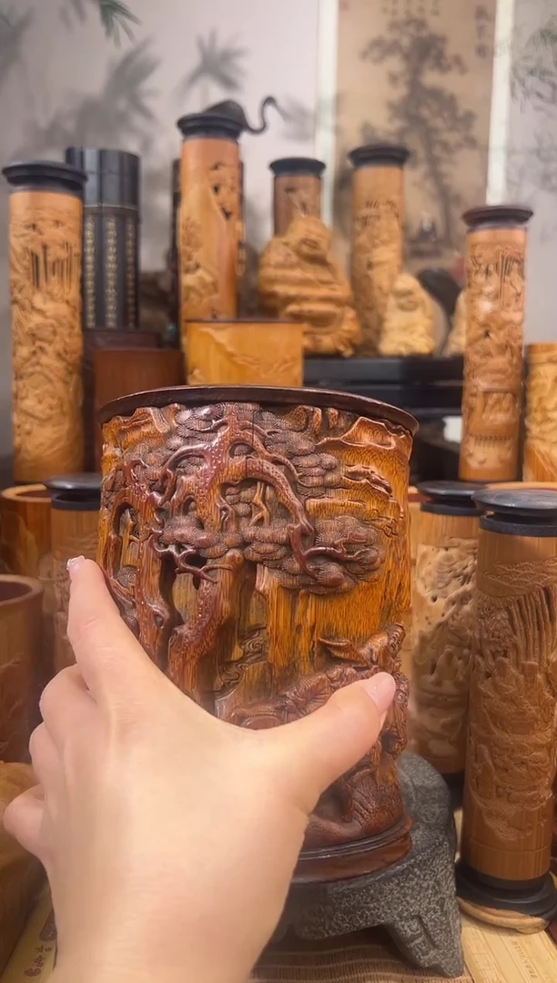 龙****料东山报捷笔筒老货