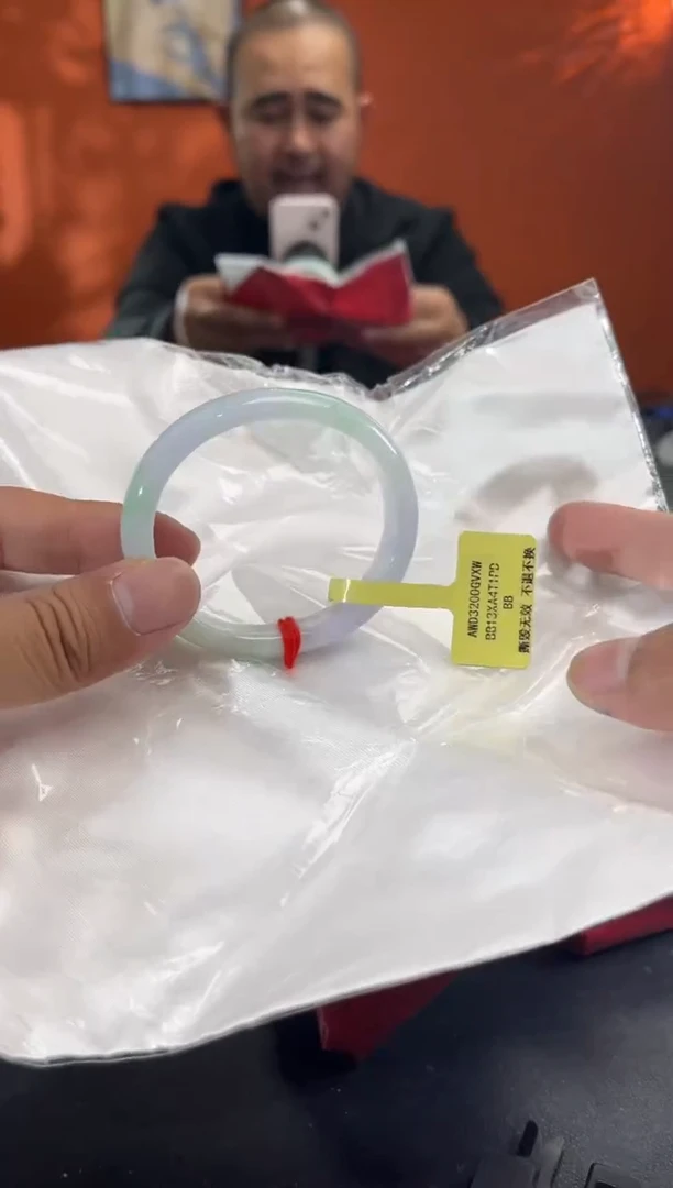 未镶嵌手镯（贵妃镯）翡翠10 51