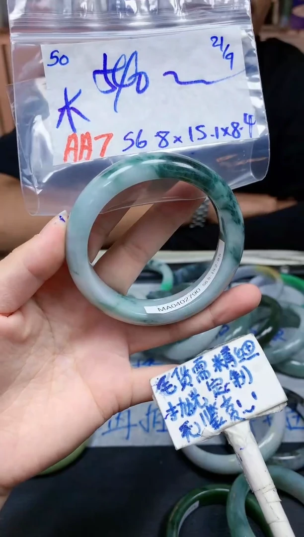 未镶嵌定制翡翠木*嫣50毛货需精细抛光手镯拍一发一