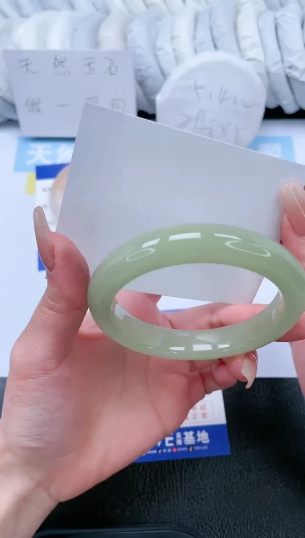 【闪购商品】石英质玉手镯未镶嵌T151-60.6