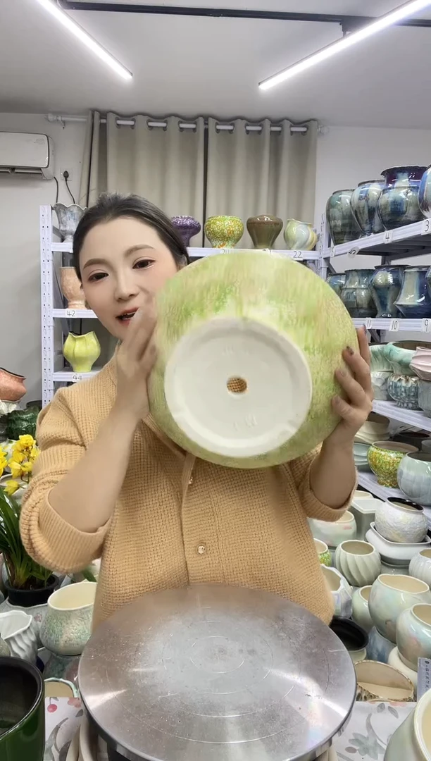 【12.4号】  花盆  高 ：   26 口：22