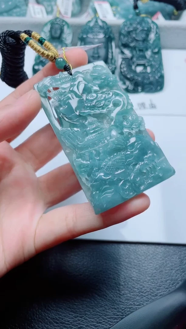颈饰未镶嵌翡翠