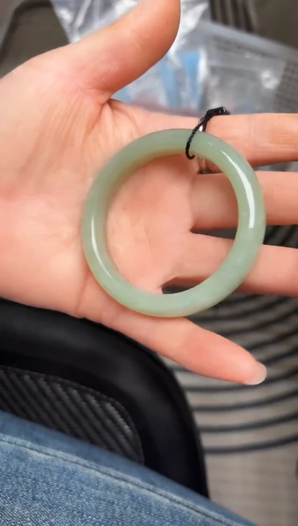 和田玉手镯未镶嵌A-14圈口50 微瑕