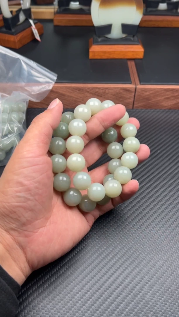 手串未镶嵌和田玉且末微色差近矿卡14ML多样性发货拍一发一