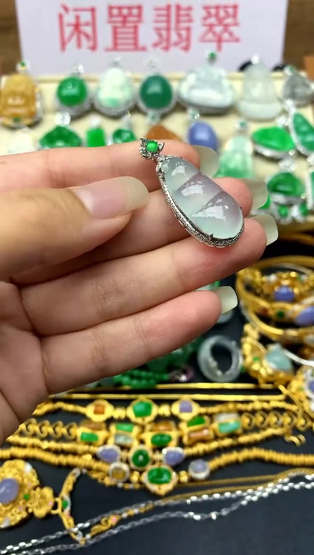 颈饰18K金镶嵌翡翠561 -中国好珍宝