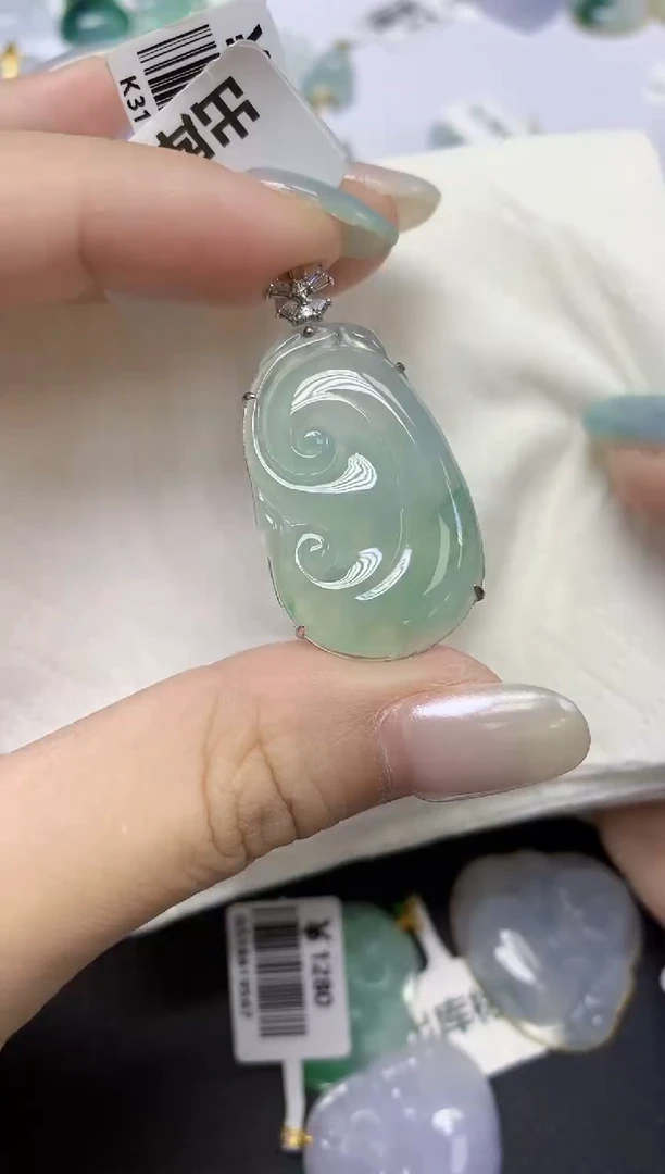 翡翠18K金镶嵌颈饰天然缅甸翡翠A货